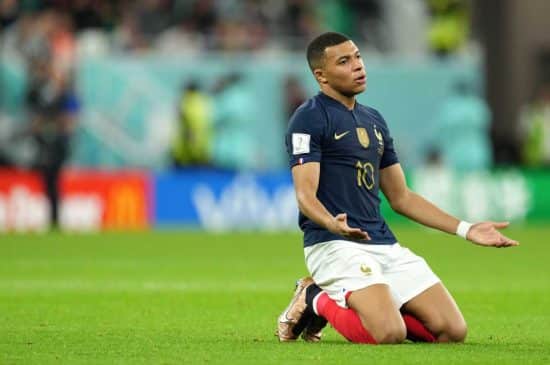 Mbappe lanza a Francia a octavos de final de Copa Mundial
