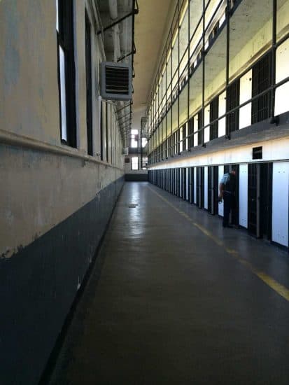 Abuso sexual de mujeres en prisiones federales EE. UU.
