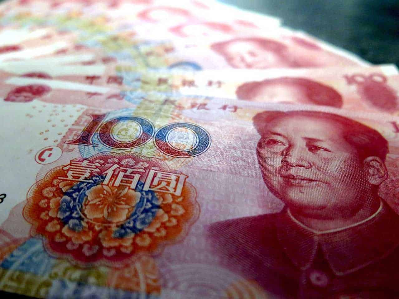 Moneda china se debilita ligeramente en abril