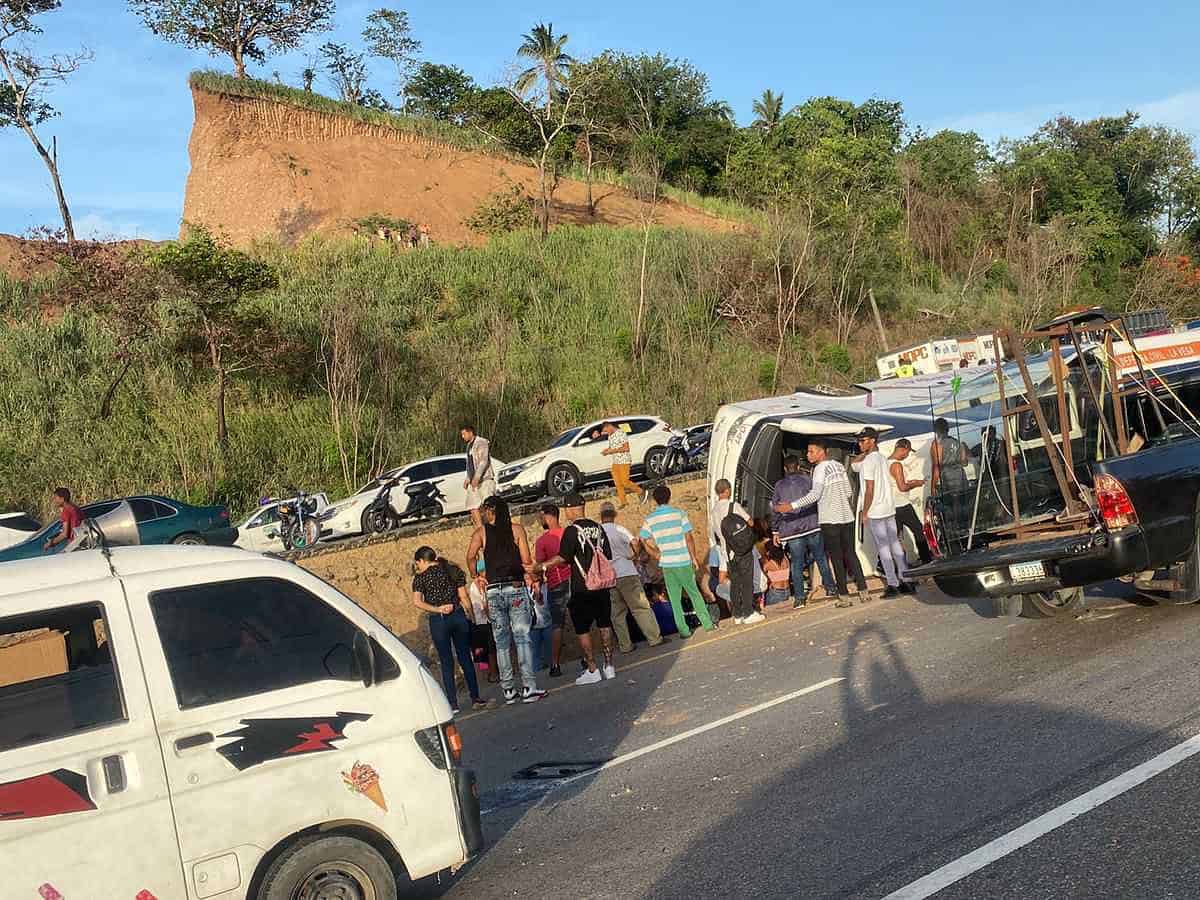 Al menos 4 muertos accidente autobús de Transporte Espinal