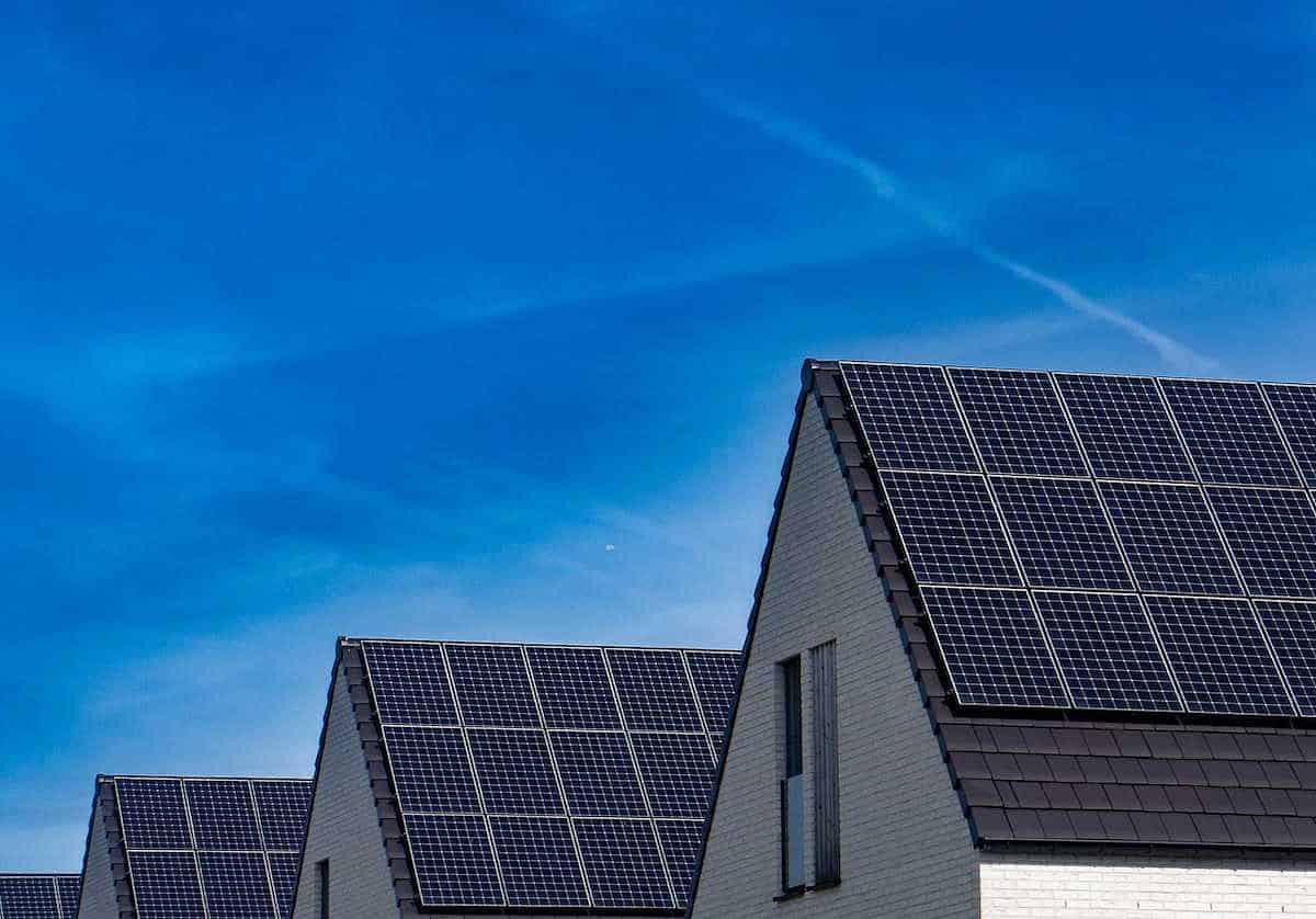 Descubre cuántos paneles solares necesitas para abastecer tu casa