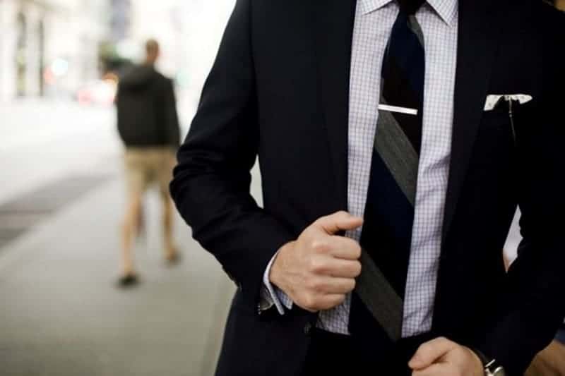 corbata en broche