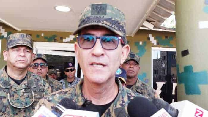 Díaz Morfa advierte a militares que “metan la pata”