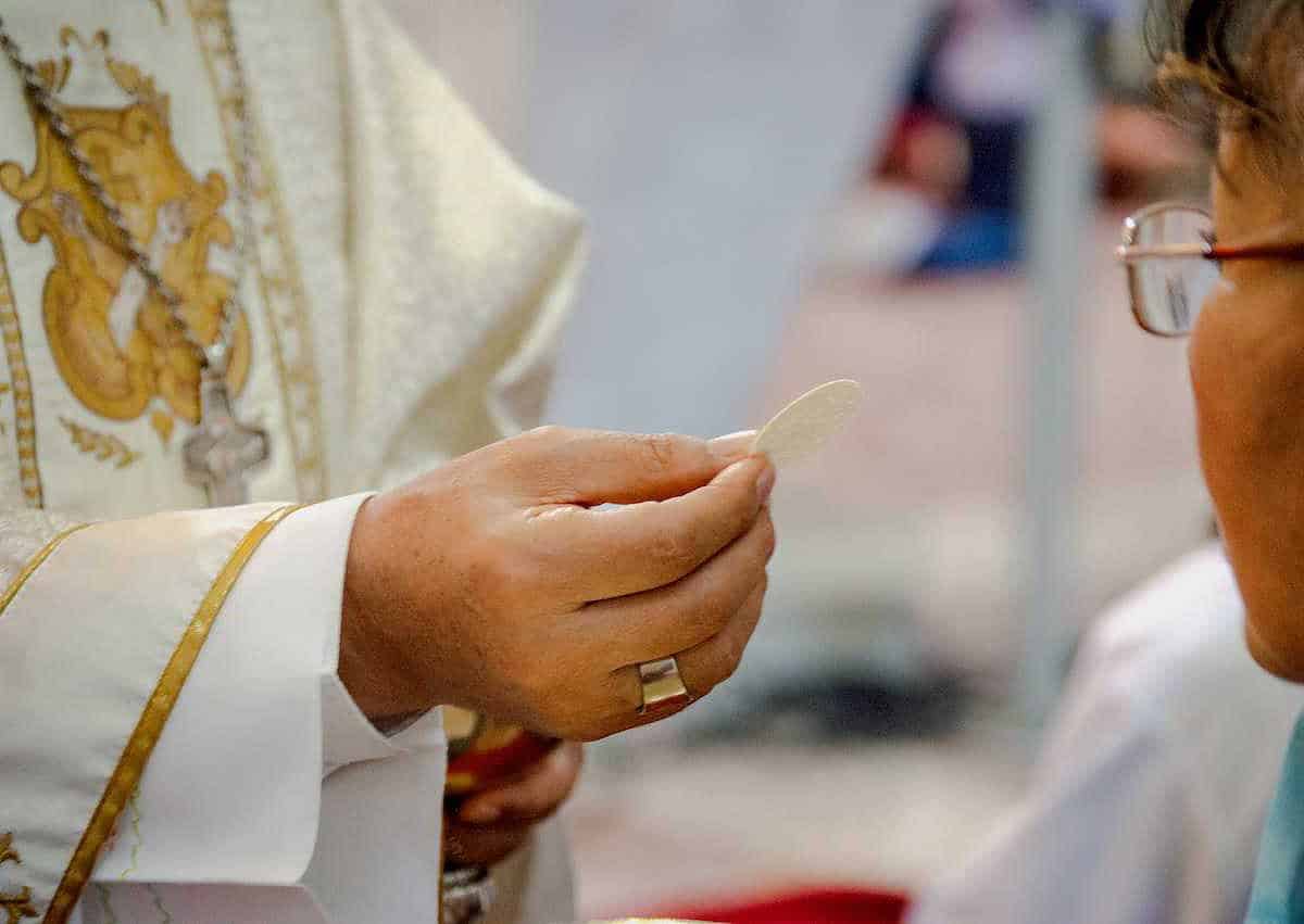 Cuáles son los sacramentos de iniciación cristiana