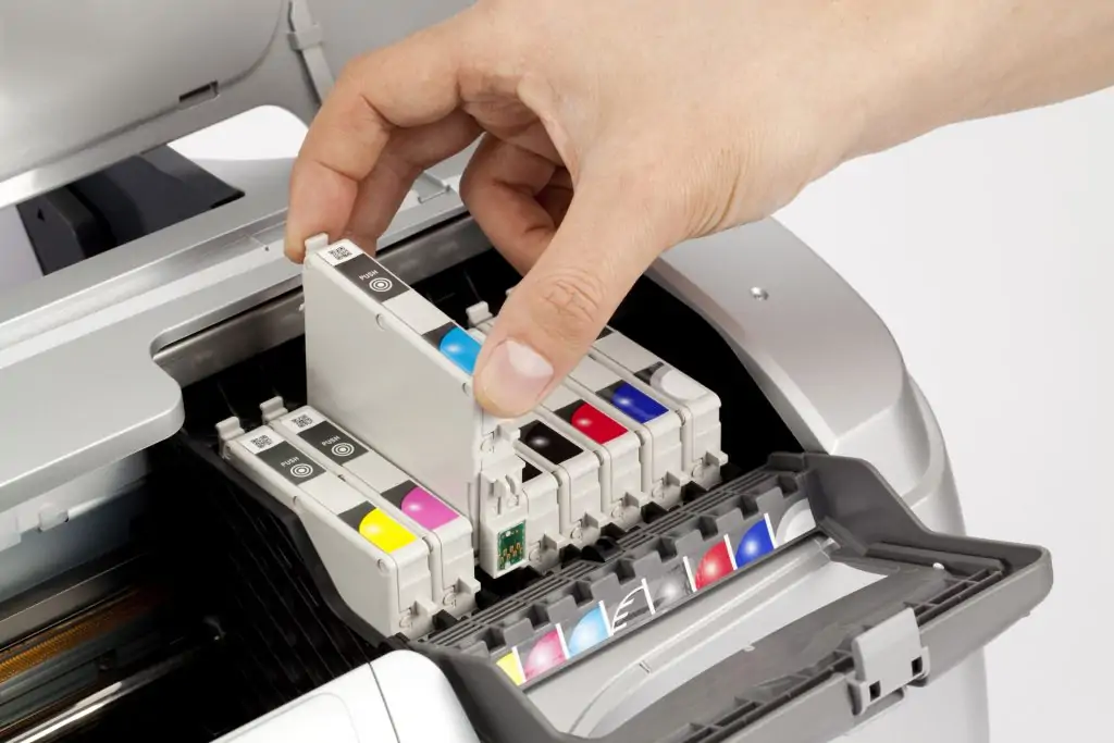 impresora con cartuchos instalados