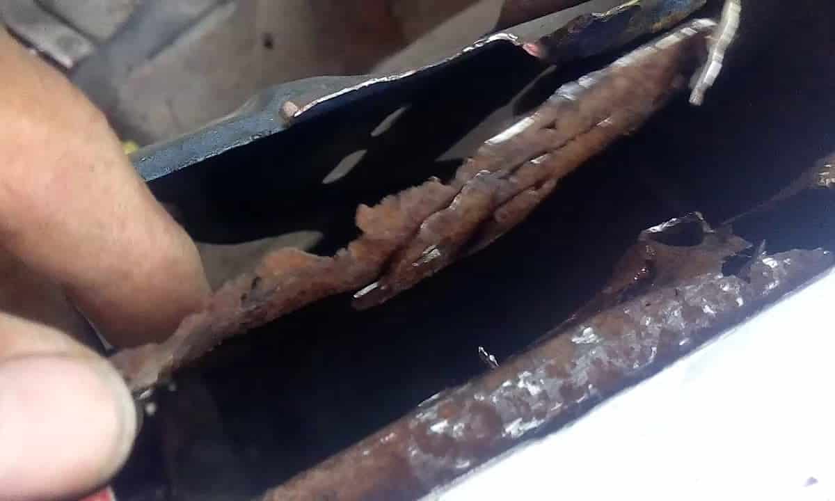 lamina oxidada del carro