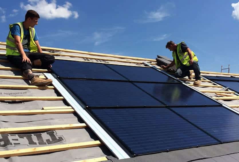 panel solar en construccion