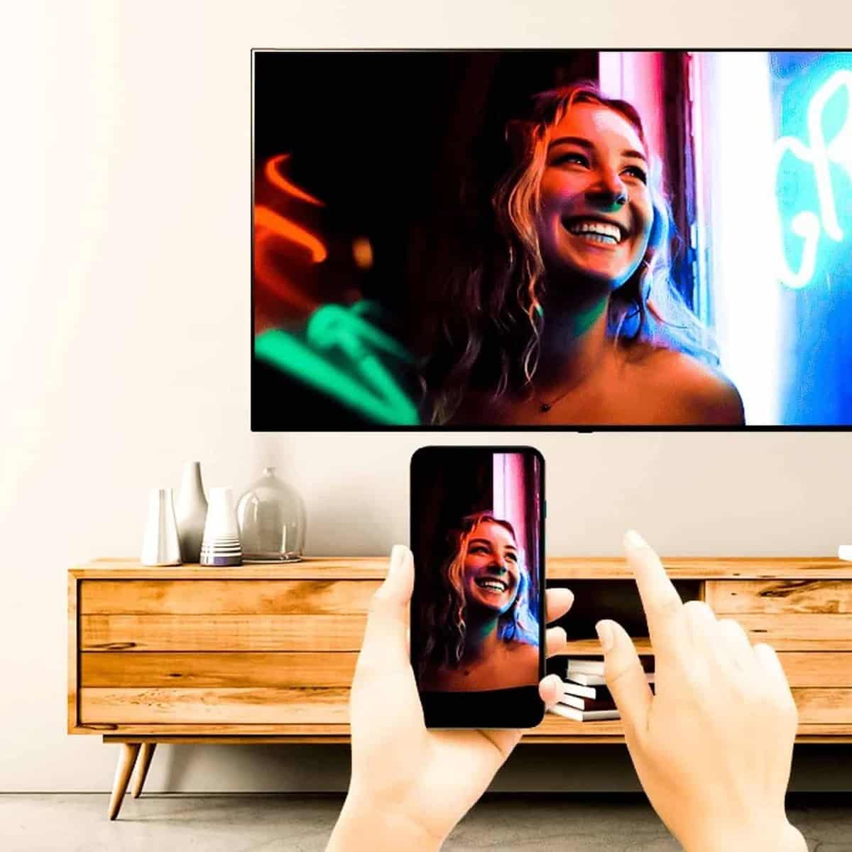 pantalla del celular y smart tv