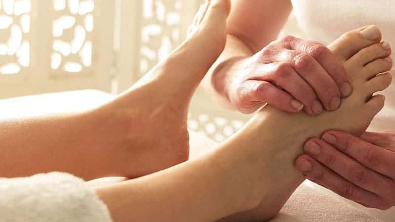 Descubre los puntos claves para un masaje relajante en los pies