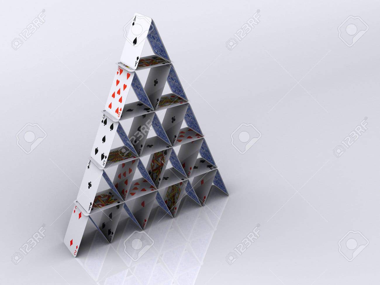 piramide de cartas