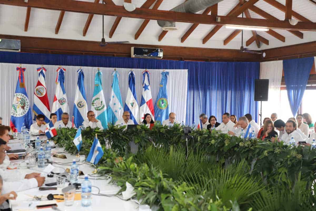 El Salvador establecerá oficina de cooperación en Haití