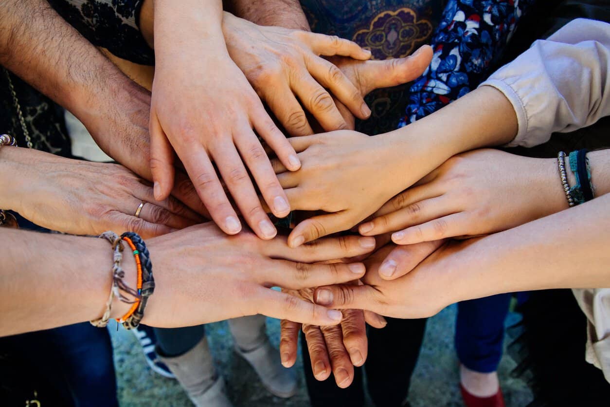 solidaridad y apoyo entre amigos