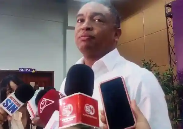 Senador Lorenzo pide apliquen Ley Electoral a Luís Abinader