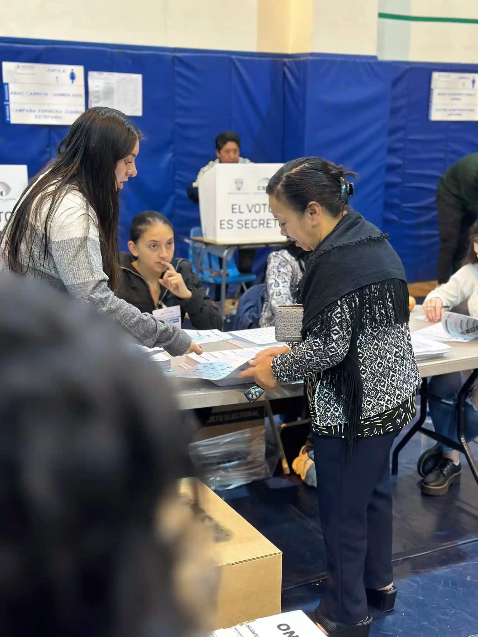Abren centros de votación para la segunda ronda electoral en Guatemala