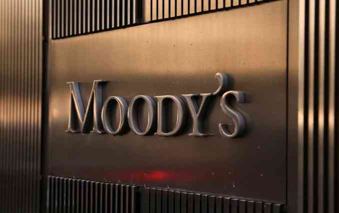 Moody's rebaja calificación de 10 bancos estadounidenses