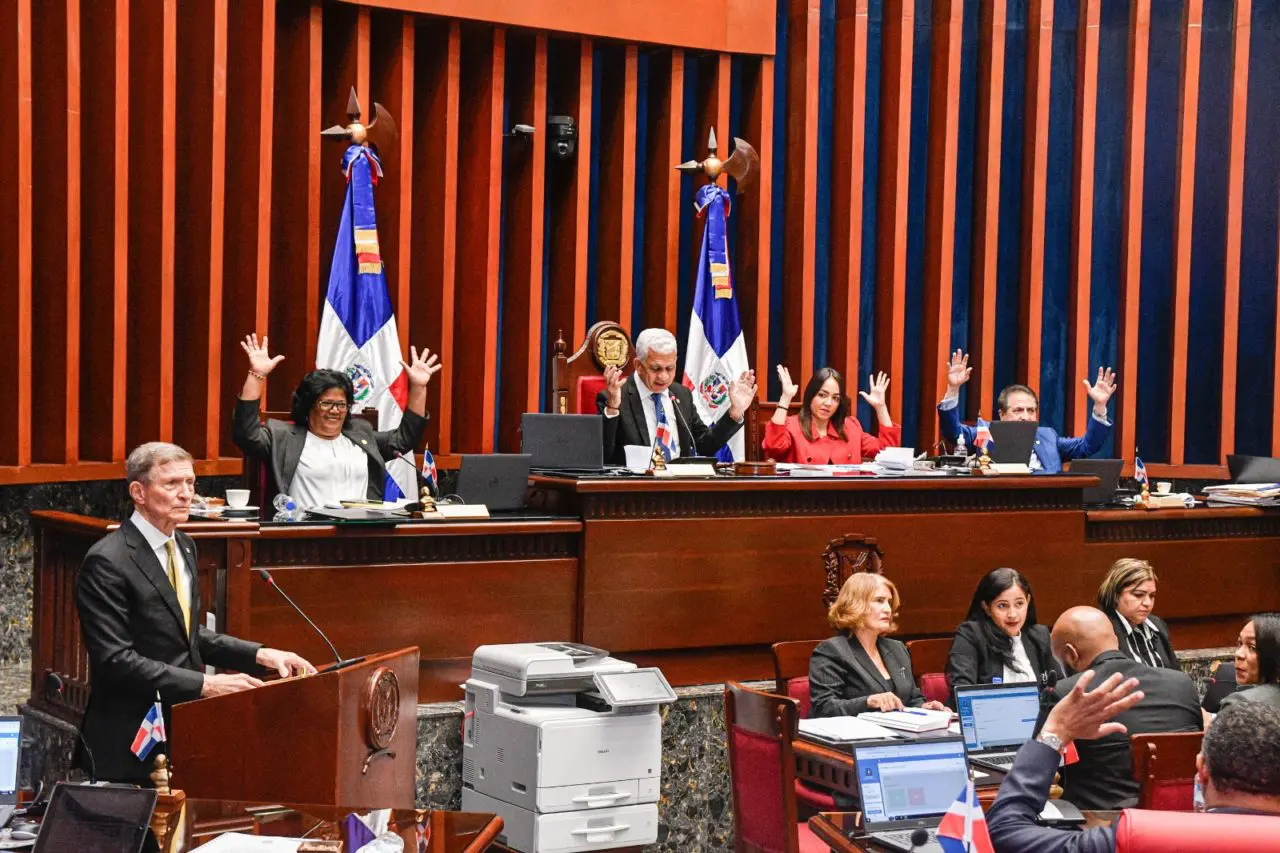 Senado discute con canciller Álvarez el canal río Masacre