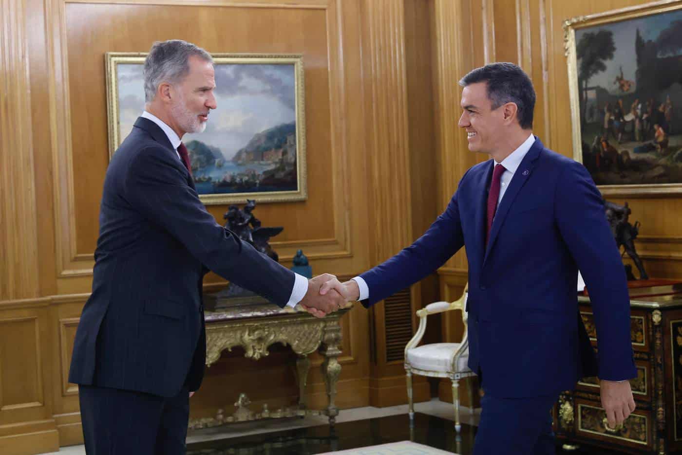 El rey Felipe VI de España dio hoy martes la oportunidad al líder del Partido Socialista Obrero Español (PSOE), Pedro Sánchez,