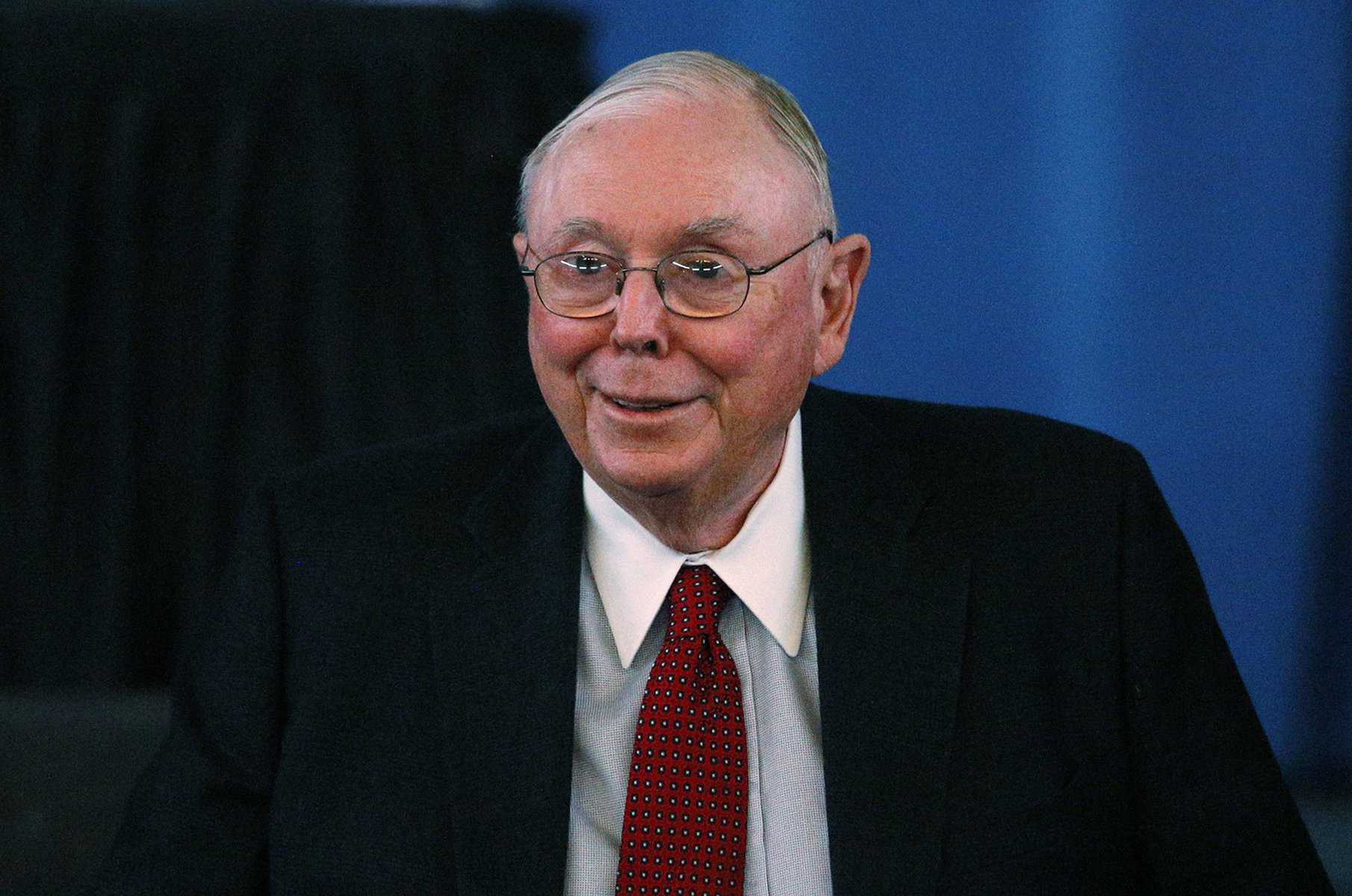 Charlie Munger: El genio de las inversiones que maravilló a Warren Buffett