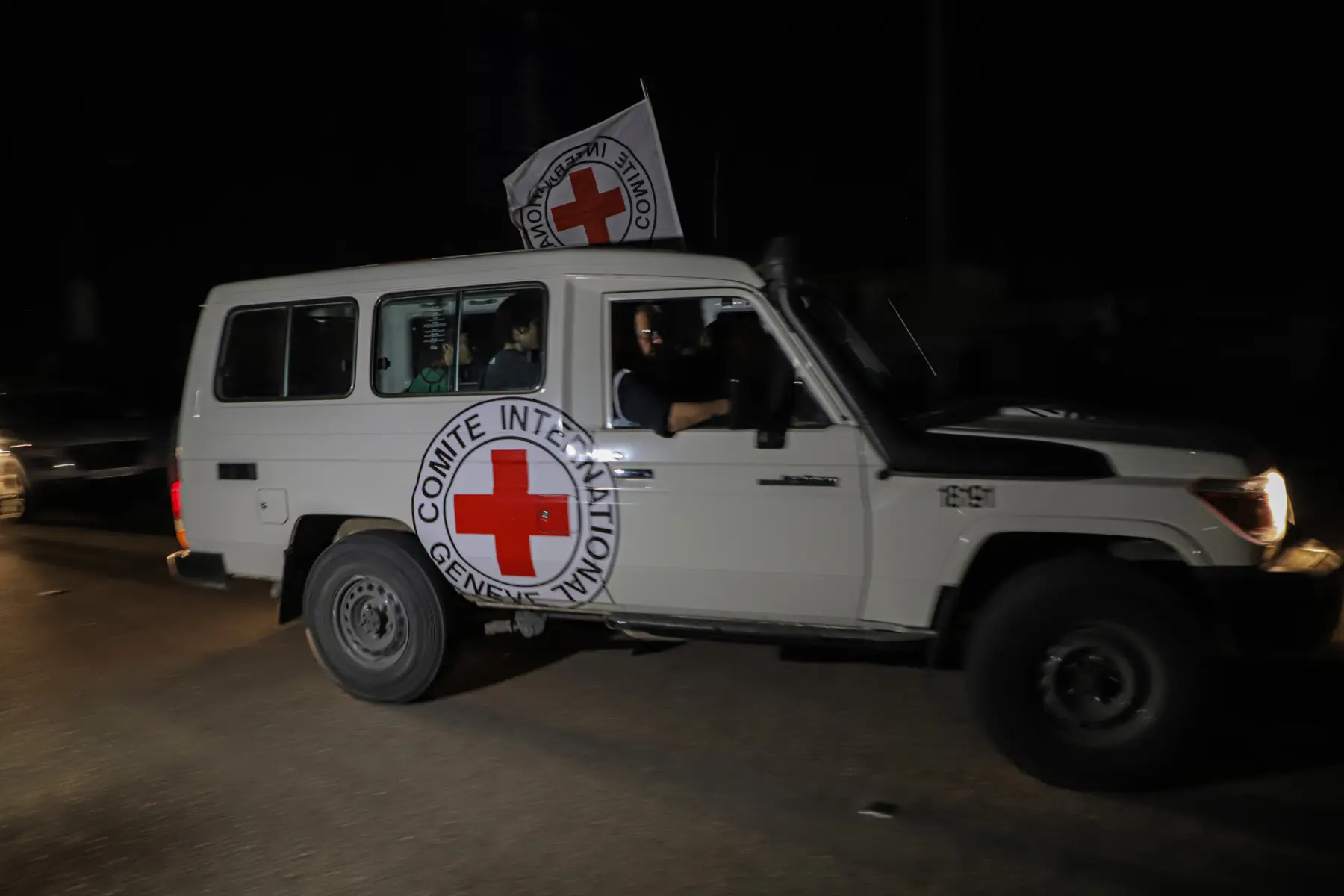 Hamas entrega tercer grupo de rehenes israelíes a Cruz Roja