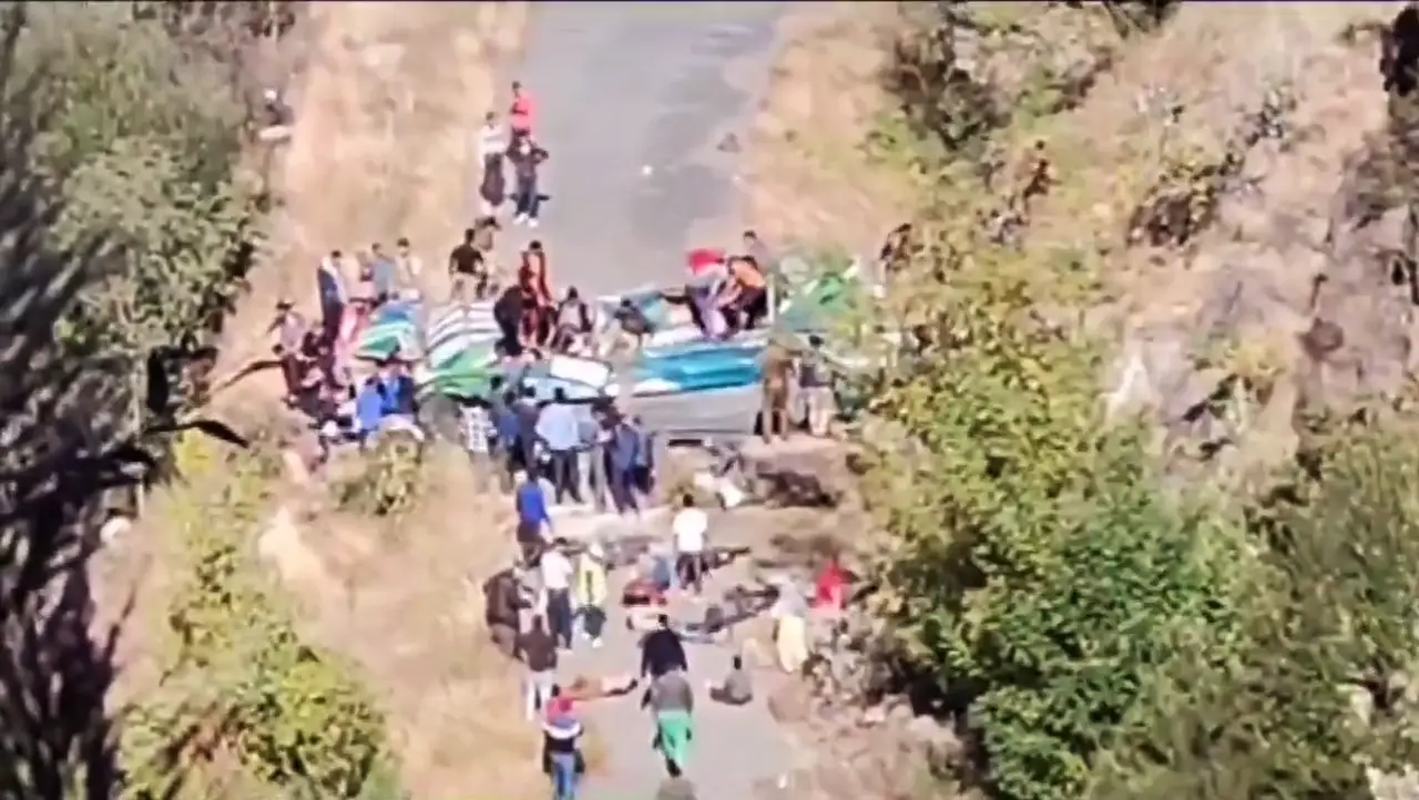 Accidente de autobús deja al menos 36 muertos en la Cachemira controlada por la India