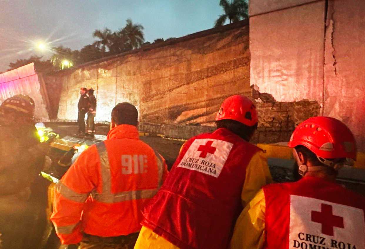 9 muertos tras colapso muro avenida 27 de Febrero