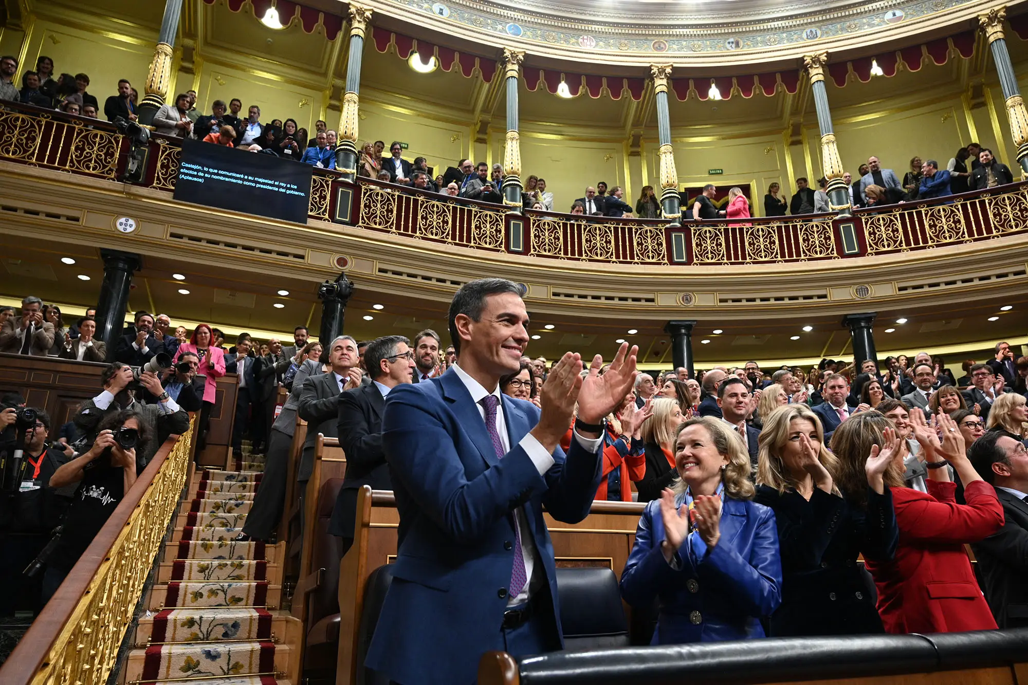 Pedro Sánchez asume la presidencia del Gobierno con mayoría absoluta