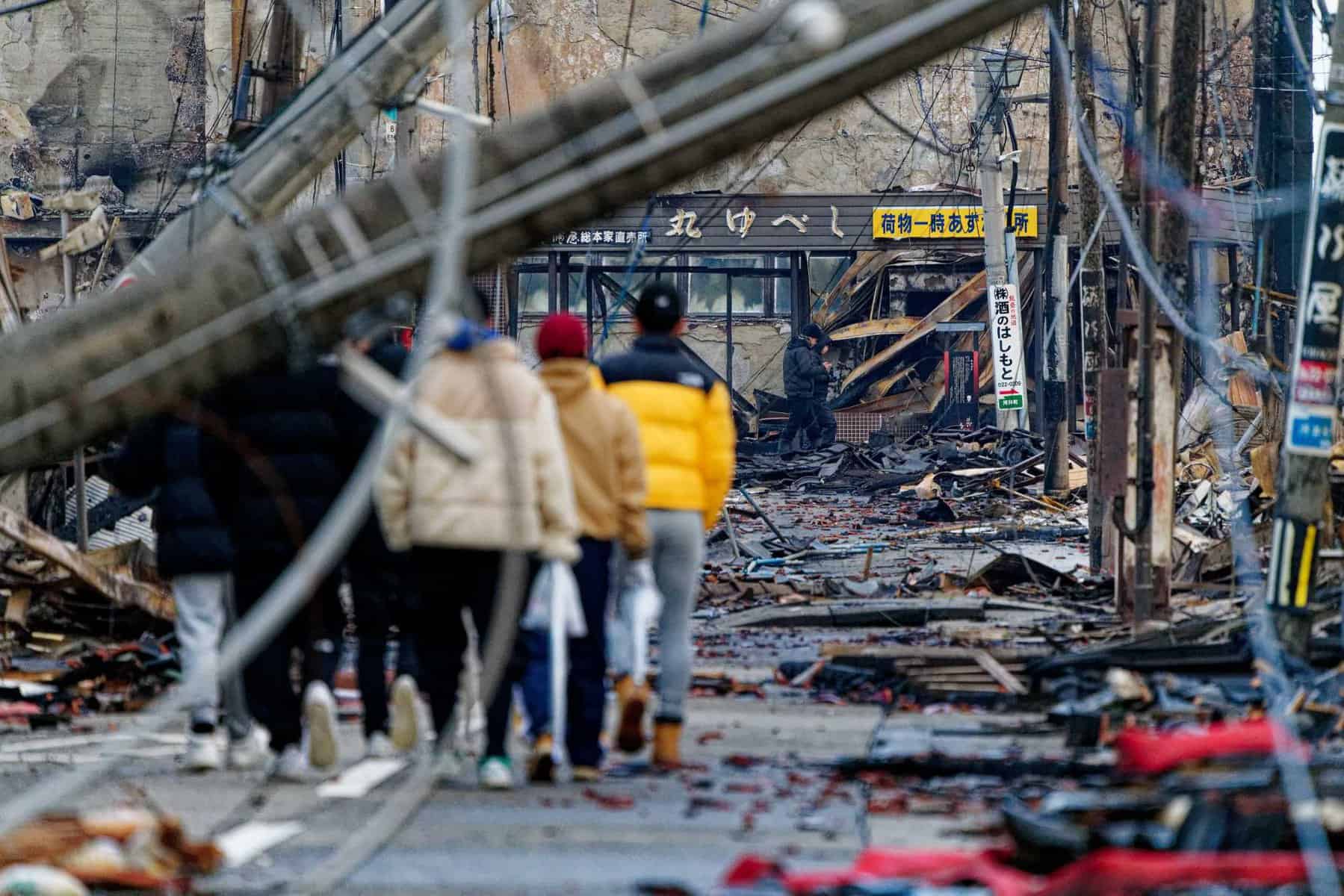 Japón: 128 muertos y 195 desaparecidos por terremoto