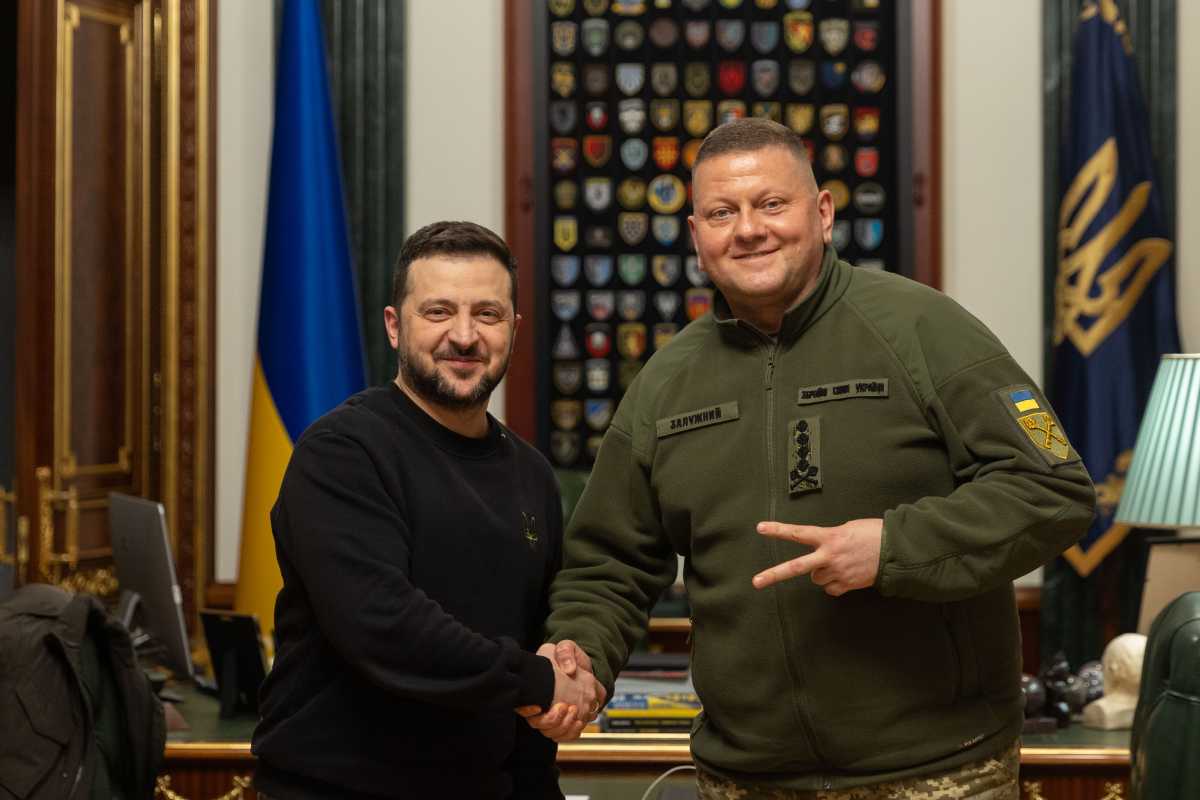Zelensky reemplaza a comandante en jefe de Fuerzas Armadas de Ucrania