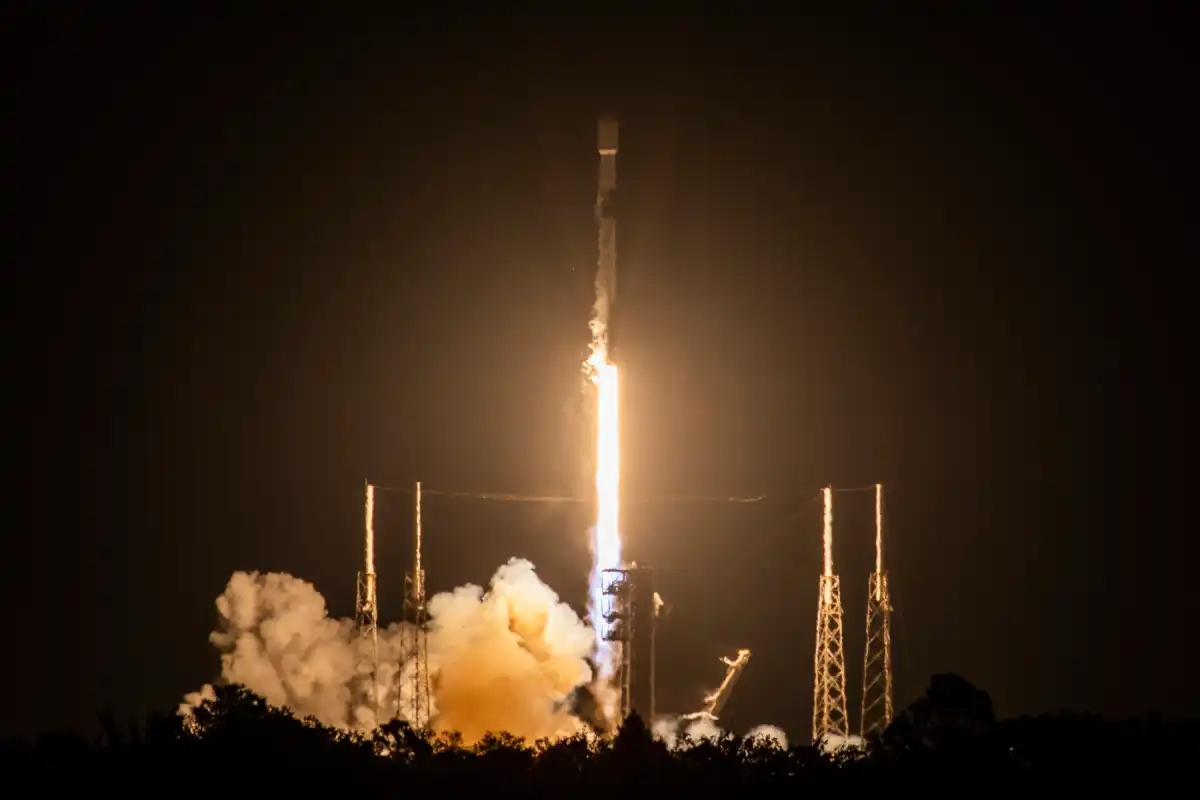 SpaceX lanza otros 23 satélites Starlink al espacio