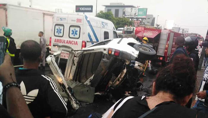 Accidente de tránsito en la avenida John F. Kennedy esquina Lope de Vega