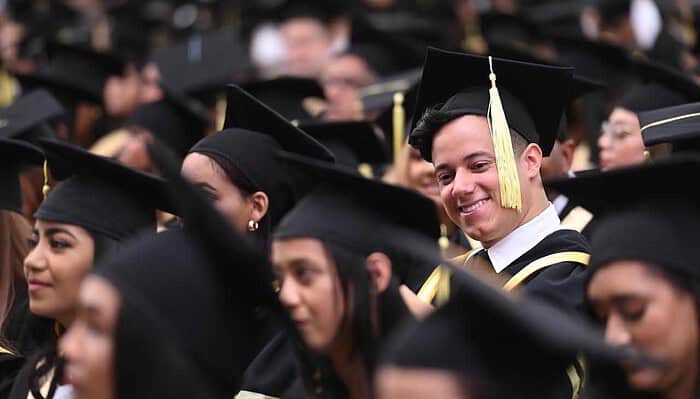 PUCMM celebra graduación y rector aboga por una reforma integral