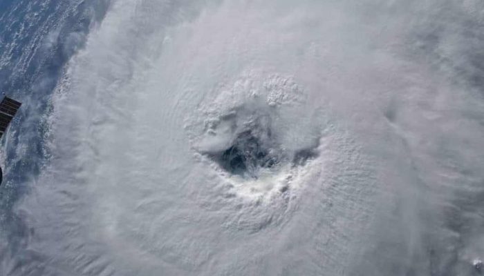 Huracán Beryl azota Jamaica y avanza hacia México