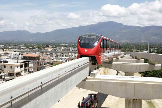 Abinader encabeza prueba monorriel de Santiago 